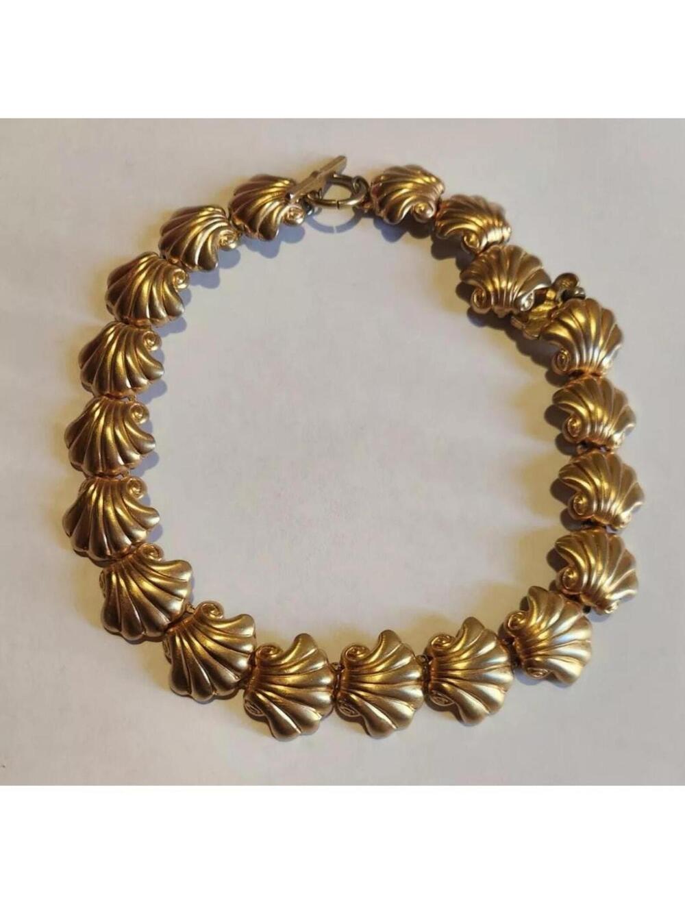 vintage Anne Klein Sea Shell Matte Goldtone Panel SCALLOPED Toggle NECKLACE - Picture 2 of 7